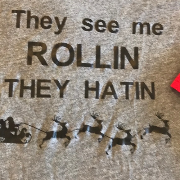 Graphic Tee with holiday theme - Picture 2 of 4